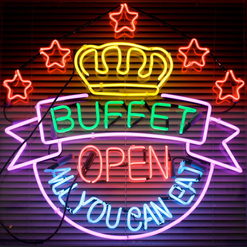 This picture shows a neon sign advertising an all-you-can-eat buffet.